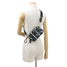 将图像加载到图库查看器中，Valentino Garavani Full logo Shoulder Bag Black/White Leather
