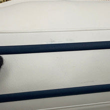 将图像加载到图库查看器中，Dior Vibe Shoulder Bag White/Navy Leather
