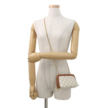 将图像加载到图库查看器中，CELINE Triomphe ChainShoulder Bag White/Tan10E382CBX.01TA PVC Leather

