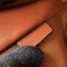 将图像加载到图库查看器中，CELINE Triomphe ChainShoulder Bag White/Tan10E382CBX.01TA PVC Leather
