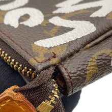 Load image into Gallery viewer, LOUIS VUITTON Pochette Accessoires White/BrownM92192 Monogram・Graffiti
