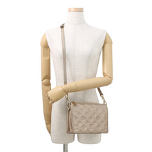 将图像加载到图库查看器中，LOUIS VUITTON Coussin GoldM22396 Lambskin Size BB
