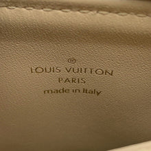 将图像加载到图库查看器中，LOUIS VUITTON Coussin GoldM22396 Lambskin Size BB

