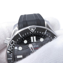 将图像加载到图库查看器中，OMEGA Seamaster Diver 300M W42mm Stainless Steel Rubber Black Dial210.32.42.20.01.001
