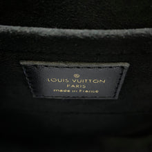 将图像加载到图库查看器中，LOUIS VUITTON Camera box NoirM82465 Monogram Monogram Reverse Canvas
