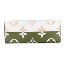 Load image into Gallery viewer, LOUIS VUITTON Onthego Creme/Khaki/BeigeM44571 Monogram / Giant Size GM
