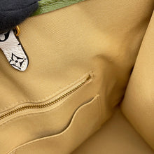 Load image into Gallery viewer, LOUIS VUITTON Onthego Creme/Khaki/BeigeM44571 Monogram / Giant Size GM
