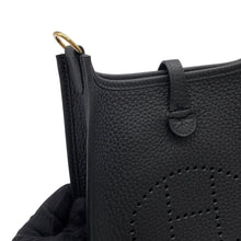 将图像加载到图库查看器中，HERMES Evelyne Black Taurillon Clemence Size TPM
