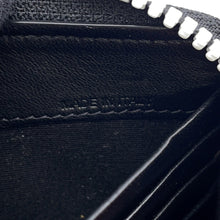 将图像加载到图库查看器中，Valentino Garavani Lock Studded Round Zip Long Wallet Black Leather
