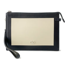 将图像加载到图库查看器中，Valentino Garavani V-Sling Clutch Bag Ivory/Black Leather
