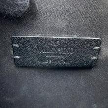 将图像加载到图库查看器中，Valentino Garavani V-Sling Clutch Bag Ivory/Black Leather
