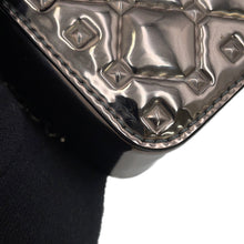 将图像加载到图库查看器中，Valentino Garavani Rock Studded Embossed ChainShoulder Bag GunMetalicQW0P0R59IIZ Patent Leather
