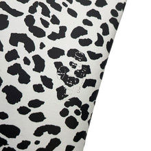 将图像加载到图库查看器中，Valentino Garavani VLTN Logo Pochette Leopard White/BlackWY0P0T13MHK Leather
