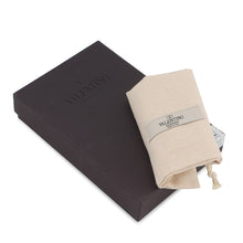 将图像加载到图库查看器中，Valentino Garavani VLTN Logo Pochette Leopard White/BlackWY0P0T13MHK Leather
