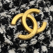 将图像加载到图库查看器中，CHANEL Hobo Bag White/BlackAS4322 Tweed
