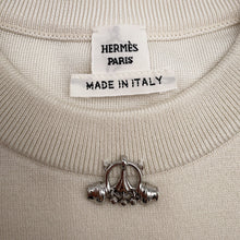 Load image into Gallery viewer, HERMES Short-sleeved knit with "Parfroy Remix" motif Size 36 Blanc NaturelH5H2679D2A334 Silk52% Cashmere27% Nylon20% Polyurethane1%
