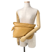 将图像加载到图库查看器中，LOEWE Puffer Flamenco Clutch Shoulder Bag CamelA411FC1X67 Leather
