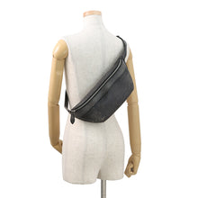 将图像加载到图库查看器中，Berluti Calligraphy Rider Bumbag Black Leather
