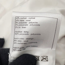 将图像加载到图库查看器中，CHANEL Tweed CC Logo Down Vest Size 34 Red/BeigeP77367 Mohair 43% Wool 41% Polyester9% Nylon5% Linen2%
