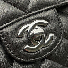 将图像加载到图库查看器中，CHANEL Matelasse Chain Shoulder Bag MetalicSilverA01112 Lambskin Size 25

