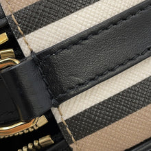 将图像加载到图库查看器中，BURBERRY Icon Stripe Louise Bag Beige/Black/White8051846 PVC
