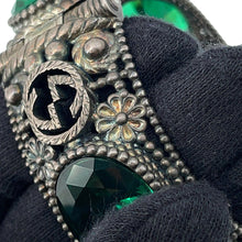 Load image into Gallery viewer, GUCCI Interlocking G Flower Bangle Size 16 Silver/Green SV925
