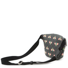 Load image into Gallery viewer, GUCCI GG Supreme Crossbody Bag Bee Black675181 GG Supreme
