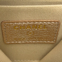 将图像加载到图库查看器中，CHANEL Matelasse Years Gift Coin Purse AirPods Case Gold Lambskin
