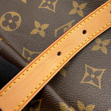 Load image into Gallery viewer, LOUIS VUITTON Menilmontant BrownM40473 Monogram Size MM
