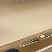 将图像加载到图库查看器中，LOUIS VUITTON Twist WEST Quartz WhiteM24550 Epi Leather
