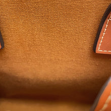 将图像加载到图库查看器中，CELINE Triomphe Vertical Hippo Beige194372 PVC Leather Size Mini
