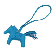 将图像加载到图库查看器中，HERMES Rodeo Blue Zanzibar Lambskin Size PM
