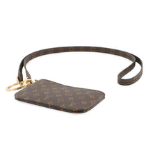 将图像加载到图库查看器中，LOUIS VUITTON Phone Holder BrownM26898 Monogram

