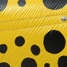 将图像加载到图库查看器中，LOUIS VUITTON LVxYK Portefeuille Twist Belt Chain Wallet Yellow/NoirM81987 Epi Leather
