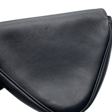 将图像加载到图库查看器中，CELINE Triangle Shoulder Bag Black19590 Leather
