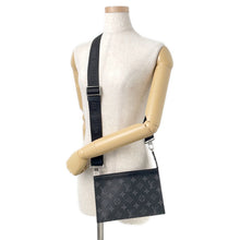 将图像加载到图库查看器中，LOUIS VUITTON Gaston Wearable Wallet NoirM81124 Monogram Eclipse
