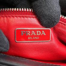 将图像加载到图库查看器中，PRADA ChainShoulder Bag Black Leather
