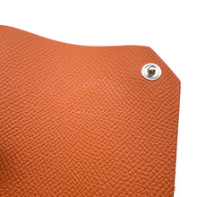将图像加载到图库查看器中，HERMES Tarmac Passport Case Orange Epsom Size PM

