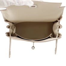 Load image into Gallery viewer, HERMES Kelly Retourne sewing Craie Togo Leather Size 25
