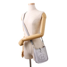 将图像加载到图库查看器中，HERMES Evelyne Long Green Pantan Taurillon Clemence Size TPM
