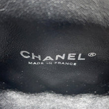 Load image into Gallery viewer, CHANEL Matelasse Kiss Lock ChainShoulder Bag Black Patent Leather Leather
