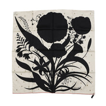 Load image into Gallery viewer, HERMES Carre 《Bouquet Finale Abeille》 2025AW Size 90 Crème/Black/Vermillon Silk100%
