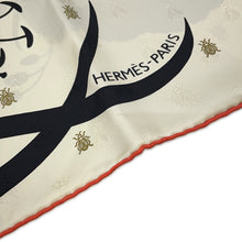 将图像加载到图库查看器中，HERMES Carre 《Bouquet Finale Abeille》 2025AW Size 90 Crème/Black/Vermillon Silk100%
