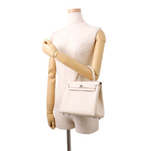 Load image into Gallery viewer, HERMES Kelly Retourne Craie Togo Leather Size 25
