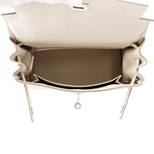 Load image into Gallery viewer, HERMES Kelly Retourne Craie Togo Leather Size 25
