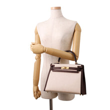 Load image into Gallery viewer, HERMES Kelly Sellier Moka/Ecru Swift Leather Toile H Size 28
