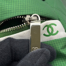 将图像加载到图库查看器中，CHANEL CC Logo Backpack Green Nylon
