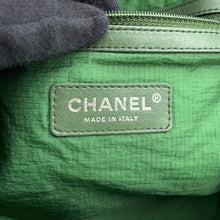 将图像加载到图库查看器中，CHANEL CC Logo Backpack Green Nylon
