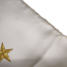 将图像加载到图库查看器中，HERMES Carre ≪Saber Decorative Bag≫ Size 90 Ivory/Blue/Gold Silk100
