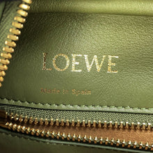 Load image into Gallery viewer, LOEWE Amazonas avocadoA039N10X03 Calf Leather Size 19
